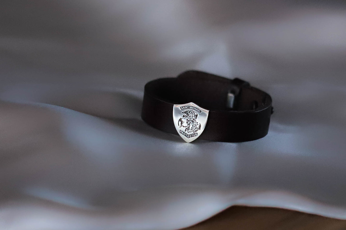 Custom Family Crest Leather Bracelet – Engraved Coat of Arms Jewelry Gift for Men