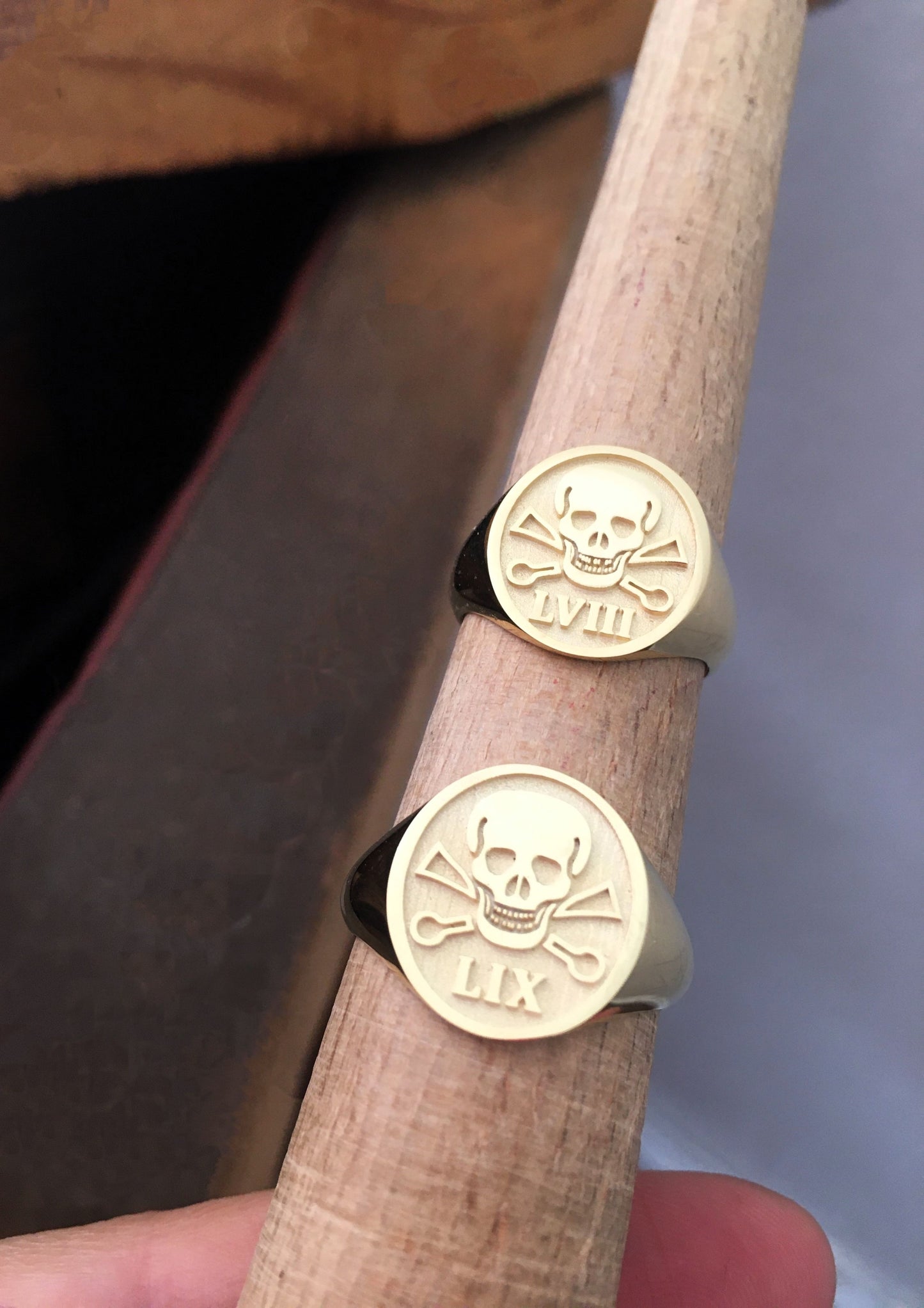 Custom Solid Gold Signet Ring – Engraved Personalized Initials or Design
