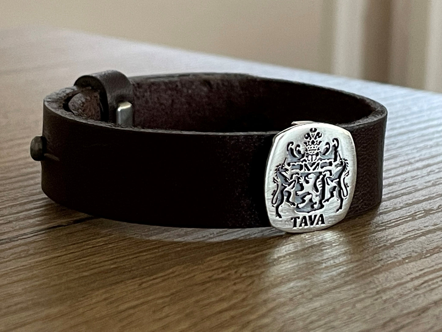 Custom Family Crest Leather Bracelet – Engraved Coat of Arms Jewelry Gift for Men