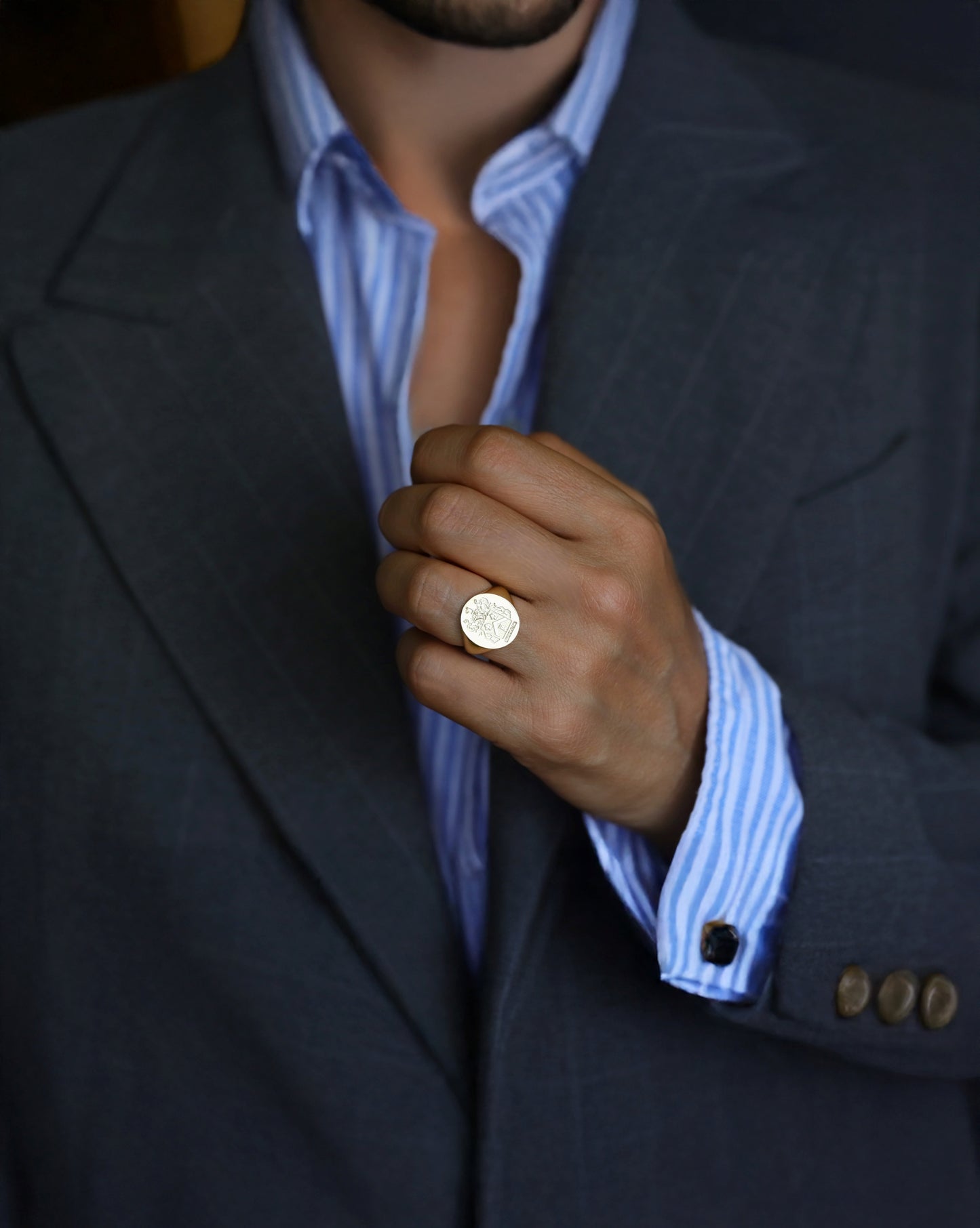 Man wearing a custom engraved gold signet ring 