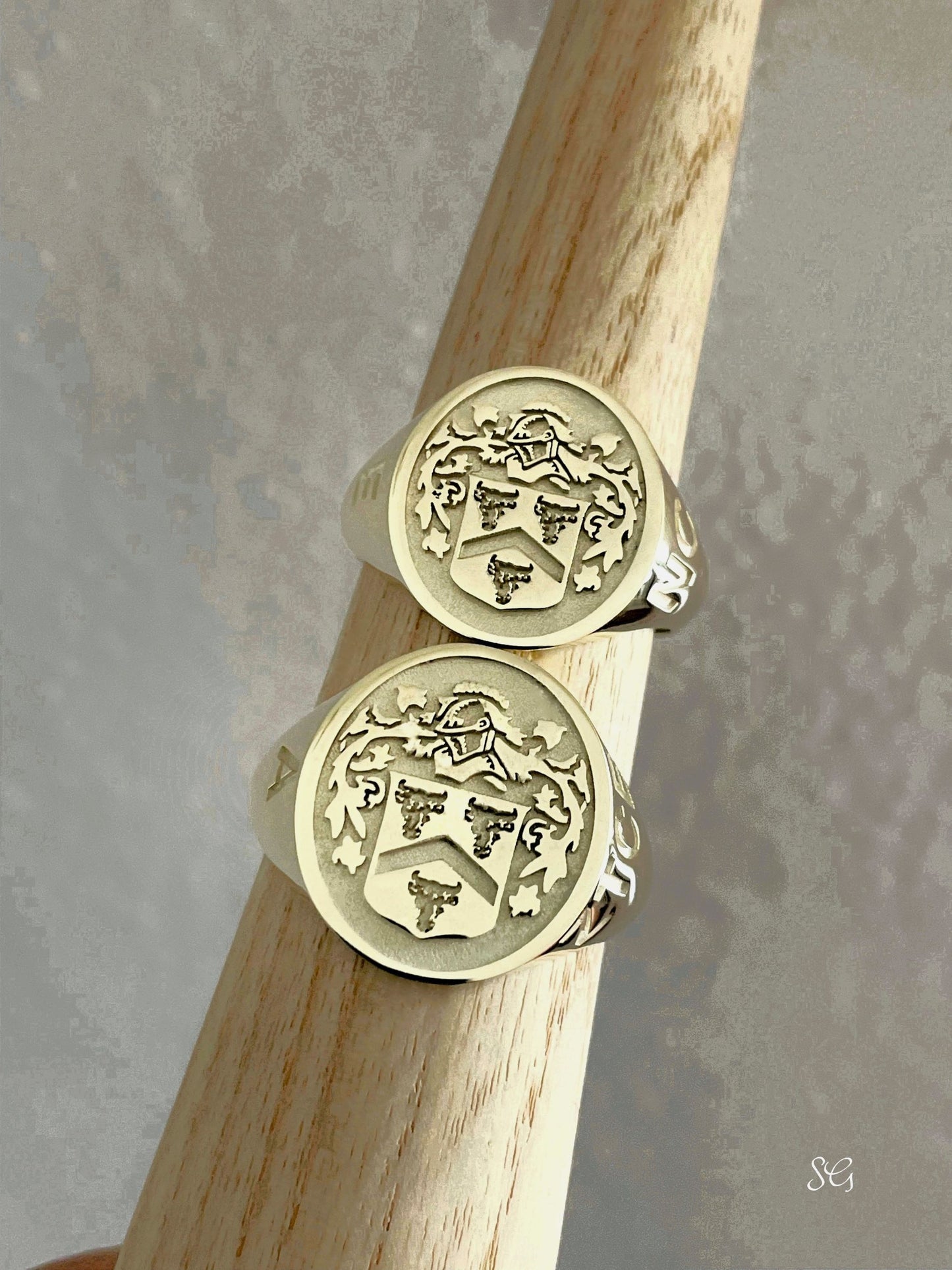 Solid Gold Family Crest Signet Ring – Custom Engraved Coat of Arms Jewelry Gift for Men, Father or Son